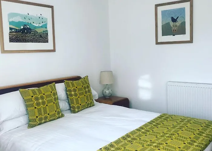 Llety Brynawel Guest House